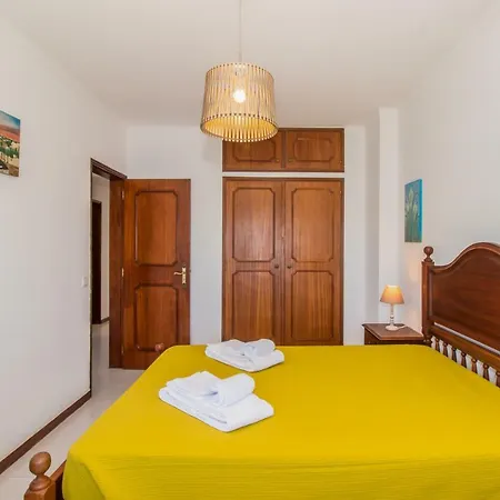 Beach House In Armação Appartement *